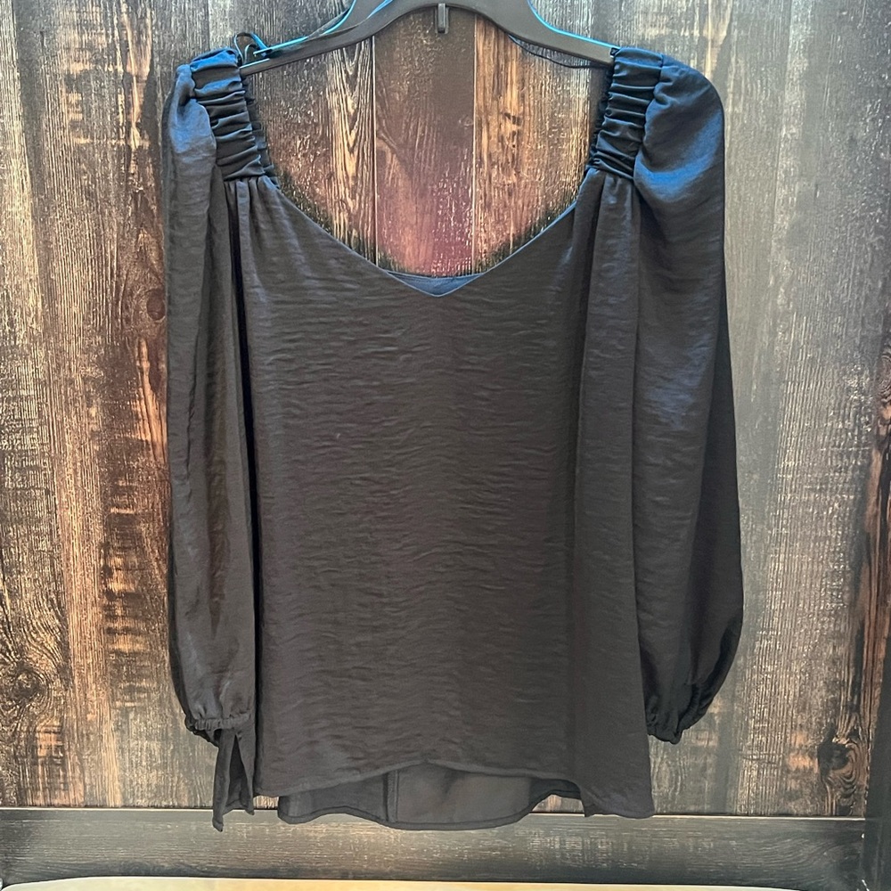 Vince Camuto Elegant Black Gathered Sleeve Blouse